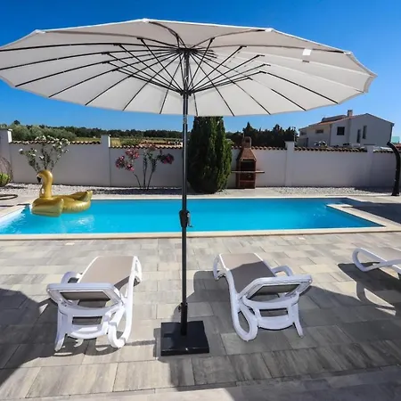 Nina With Private Pool