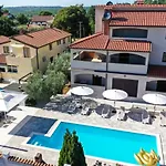 Nina With Private Pool Πανσιόν 3*