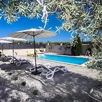Nina With Private Pool Πανσιόν