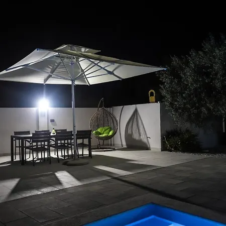 Gasthuis Nina With Private Pool 3*