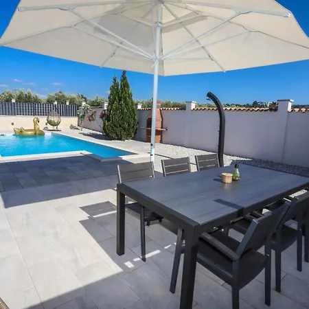Gasthuis Nina With Private Pool 3*